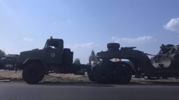 Хунта стягивает военную технику под Херсон — Алексей Журавко