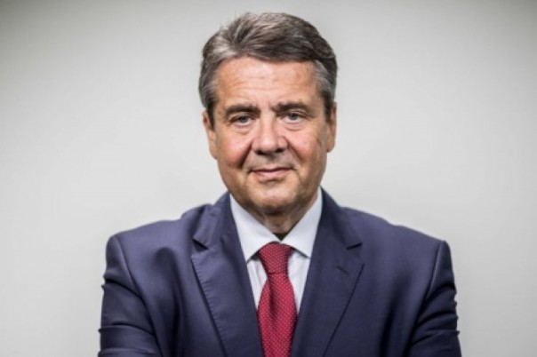 Глава МИД ФРГ за поэтапное снятие санкций с России