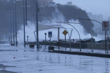 От берегов Бразилии и Уругвая отхлынула вода, а на побережье Чили обрушились огромные волны