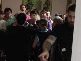 Хроники Дикого Поля: "Чуть не разорвали на куски". 500 работниц швейной фабрики отбили атаку рейдеров