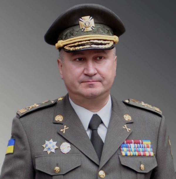 Настоящих офицеров в Ровно не делают