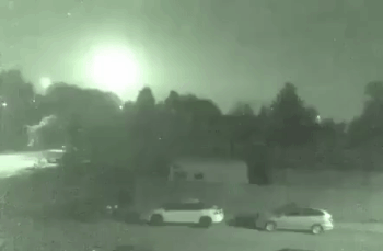 "Зелёный" метеорит напугал жителей Канады (видео)