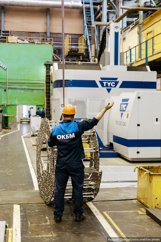 Серые будни одной отсталой страны-бензоколонки. ОКБМ Африкантов