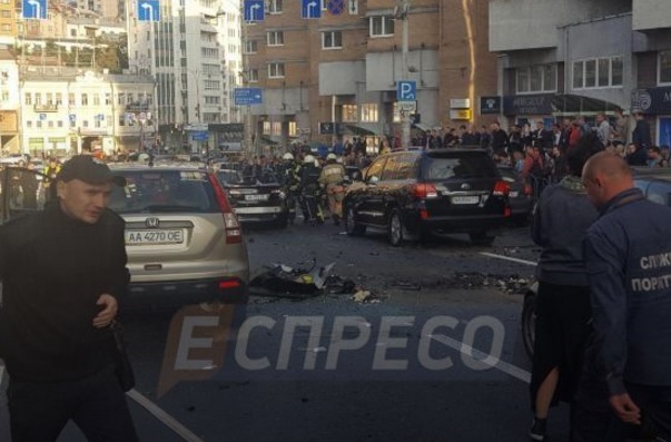 В центре Киева взорвалось авто, есть жертвы [18+] Взорван очередной «разведчик ВСУ»