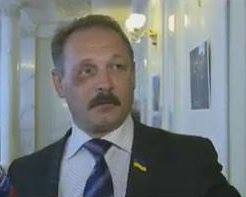 Депутата, таскавшего Яценюка за гениталии, избили на попойке однопартийцы Порошенко