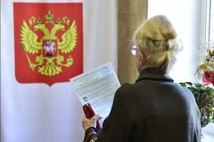 Неадекватный кандидат от «Яблока» покусал членов УИК. Митрохин решил встать на защиту