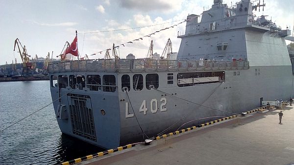 Одесские проститутки в нетерпении пудрят носики