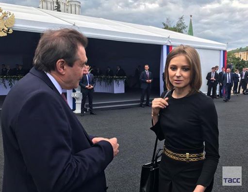 В сети опубликовано фото с июньской встречи Поклонской и Учителя