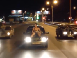 В Волгограде разыскивают мужчин, которые "распятыми" катались на капотах машин