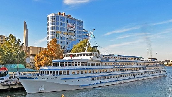 Еще один круизный теплоход "сбежал" в Крым