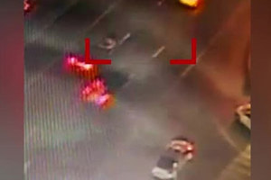 «Мерседес» ФСБ со спецномерами сбил гаишника в центре Москвы