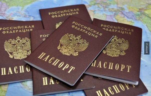 В Киеве возмущены простотой получения российских паспортов