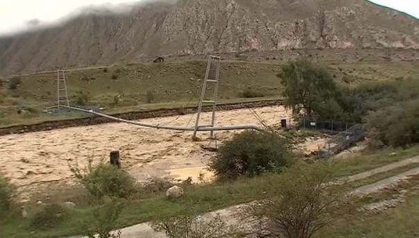 Главу администрации Эльбруса унесло селевым потоком. Сель заблокировал в Приэльбрусье туристов из 14 стран