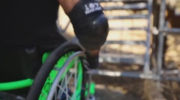 Фристайл на инвалидной коляске. Вот что такое сила!