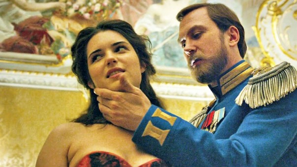 Крупнейшая сеть кинотеатров в России отказалась от показа «Матильды»