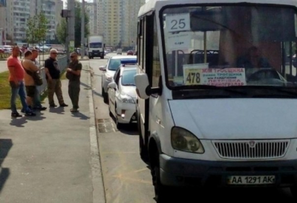 "Сколько мы вас кормить можем?" Водитель киевской маршрутки выгнал вон вдову "героя АТО"