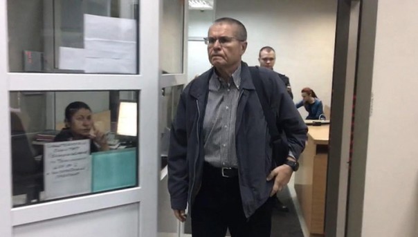 "Иди и корзиночку забери": Сечин записал разговор с Улюкаевым на диктофон