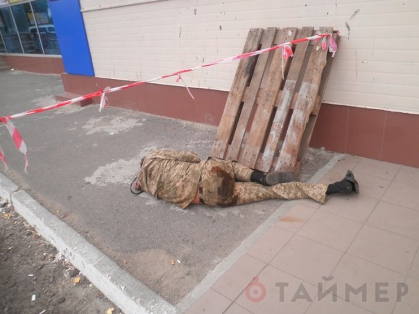 Хрюмберг самой сальной армии континента обгадился и прилёг отдохнуть возле входа в николаевский супермаркет