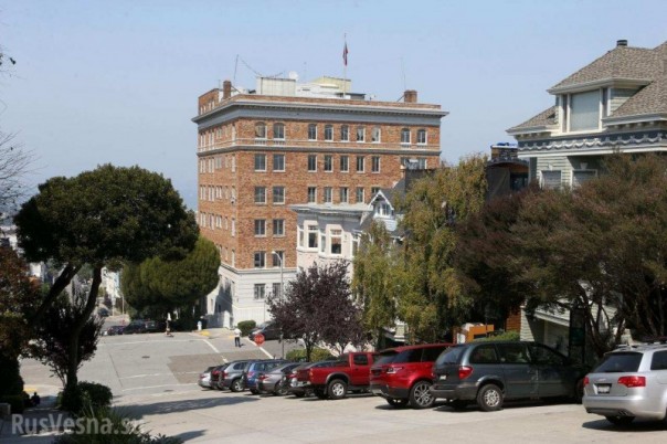 США отрицают обыски генконсульства России и нанесенный ему урон