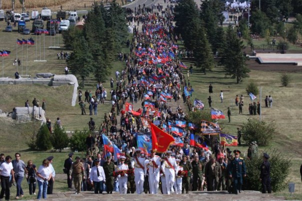 В Донецкой Народной Республике почтили память освободителей Донбасса.