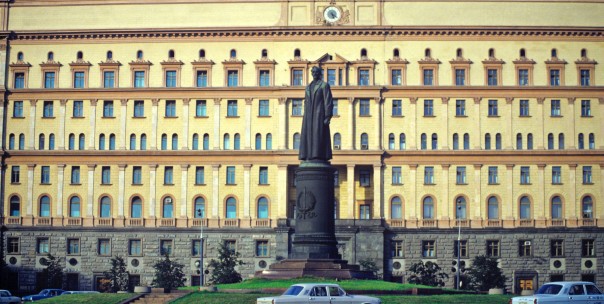 Чрезвычайная биография. Железному Феликсу пора вернуться на своё почётное место