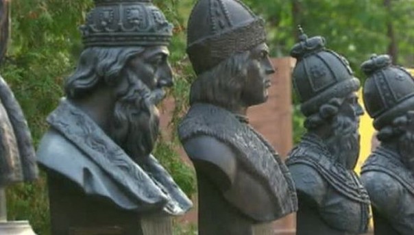 Аллея правителей: в Москве появятся новые бюсты Ленину и Сталину