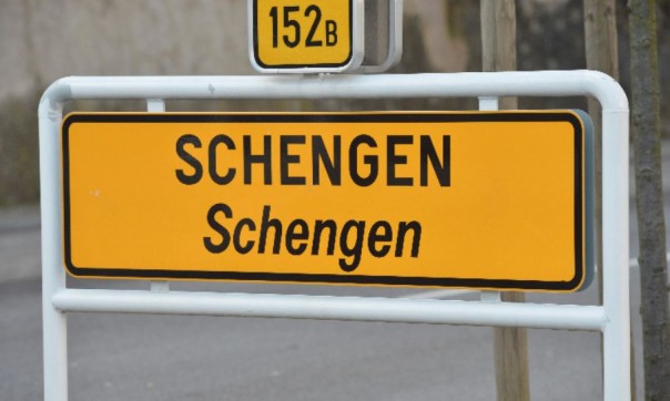 СМИ узнали о намерении Германии и Франции прикрыть Шенген