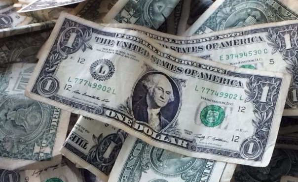 Доллар перешел в свободное падение