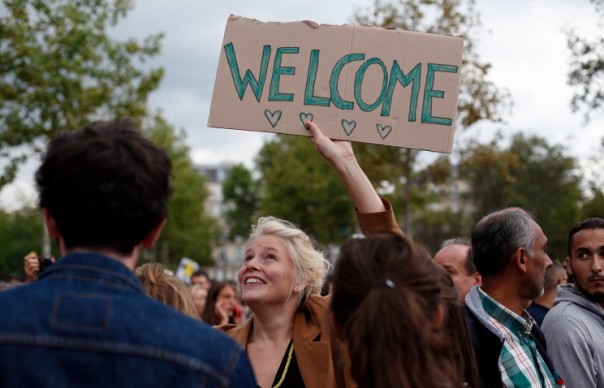 Покой им только снится: во Франции нелегал набросился с молотком на прохожих