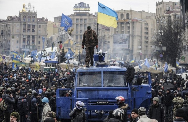 На манеже всё те же, только плюшки грузинские