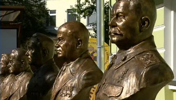 На "Аллее правителей" появились семь советских лидеров