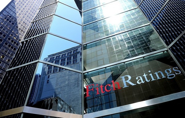 Fitch улучшило прогноз по рейтингу "ВВВ-" России со "стабильного" до "позитивного"