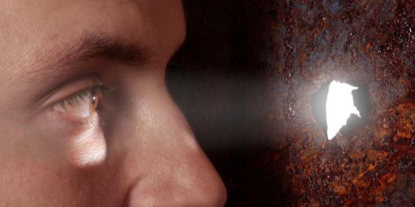 Свердловского депутата поймали за подглядыванием в женском туалете