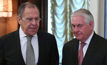 Лавров обсудил с Тиллерсоном ситуацию на Украине