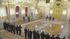 Вручение верительных грамот Владимиру Путину: Новый посол США в России и смешная шапочка посла Мьянмы