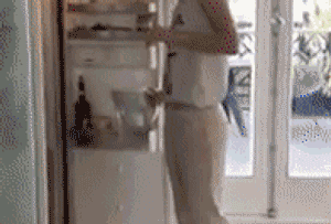 Актёр Кит Харингтон из сериала "Игра престолов" довел невесту до слез "отрезанной головой" в холодильнике