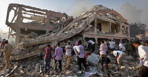 В столице Сомали Могадишо мощнейший взрыв погибло 189 человек, более 200 ранены