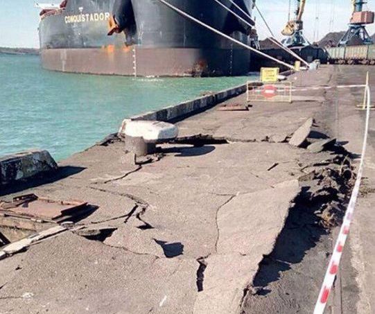 Гигантский сухогруз с углём сильно повредил порт под Одессой