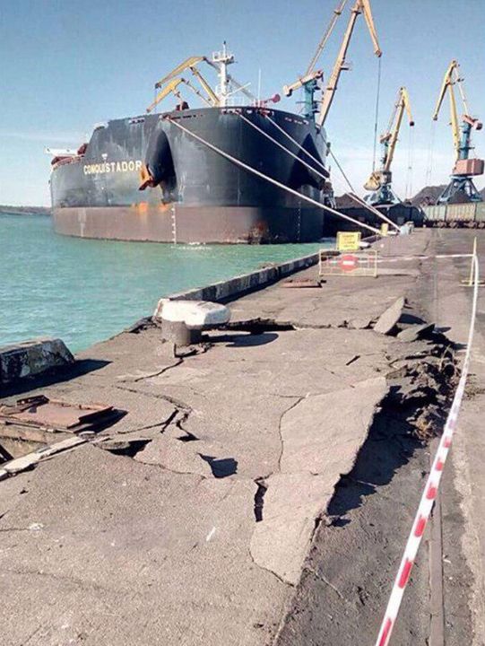 Гигантский сухогруз с углём сильно повредил порт под Одессой