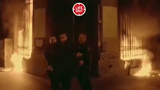 Французский суд оставил Павленского за решеткой