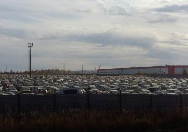 Раскрыта тайна загадочной стоянки с брошенными новыми Дэу