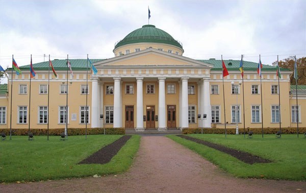 Репортаж с изолентой на шее