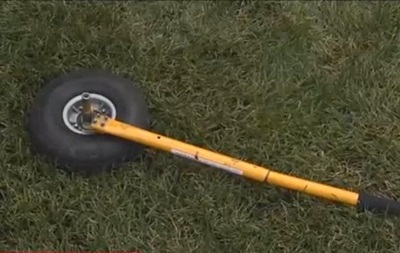 Какая страна - такие и терракты: Под Киевом на крышу дома упало колесо от вертолета