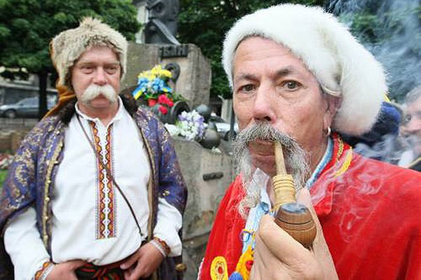 Сербия и Беларусь попросили украинцев не лезть к ним со своим уставом