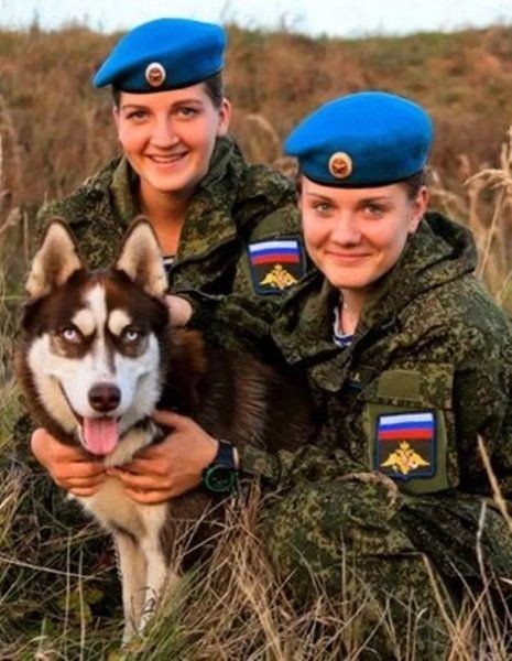 Курсантки высшего воздушно-десантного командного училища