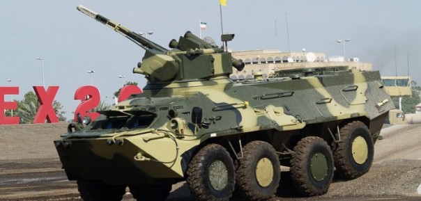 Под Калиновкой БТР протаранил легковушку, есть пострадавшие