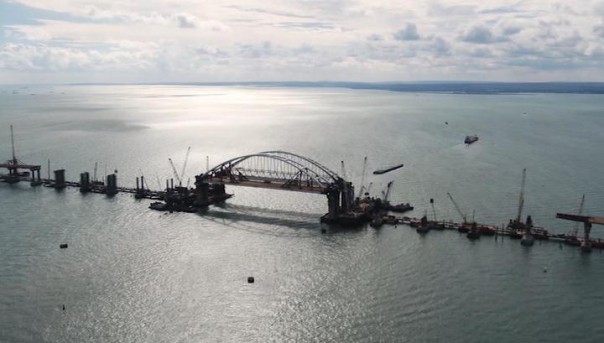 "Крымский мост: триумфальная арка". Специальный репортаж Дарьи Ганиевой