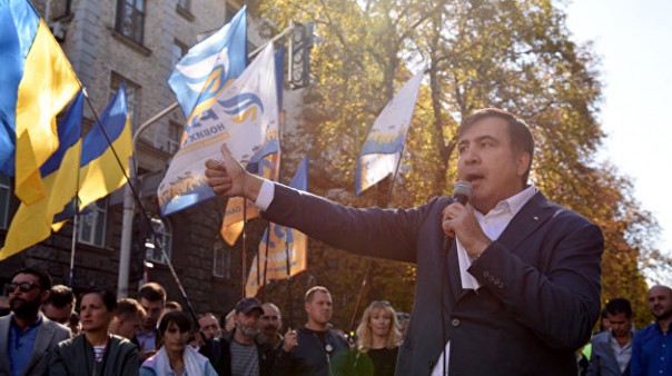 Порошенко начал выполнять ультиматум Саакашвили