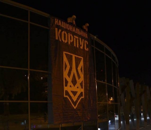 Боевики Билецкого и правосеки захватили вертолетную площадку Януковича в Киеве