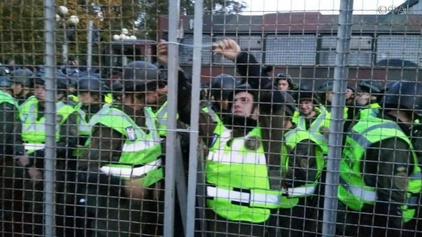 Полиция загнала митингующих в клетку перед Радой